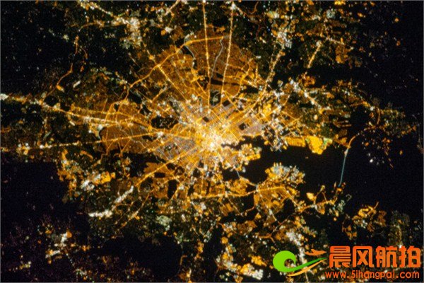 夜晚的地球：NASA航拍世界各大城市夜景图(组图)